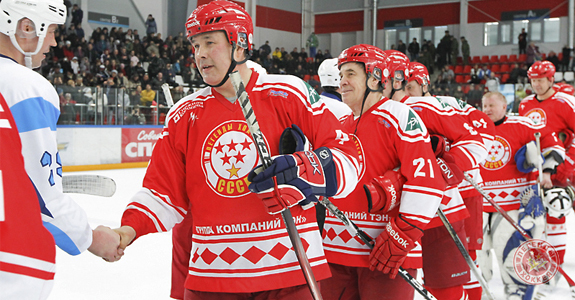 Сборная Псковской области сразилась с "Легендами хоккея".