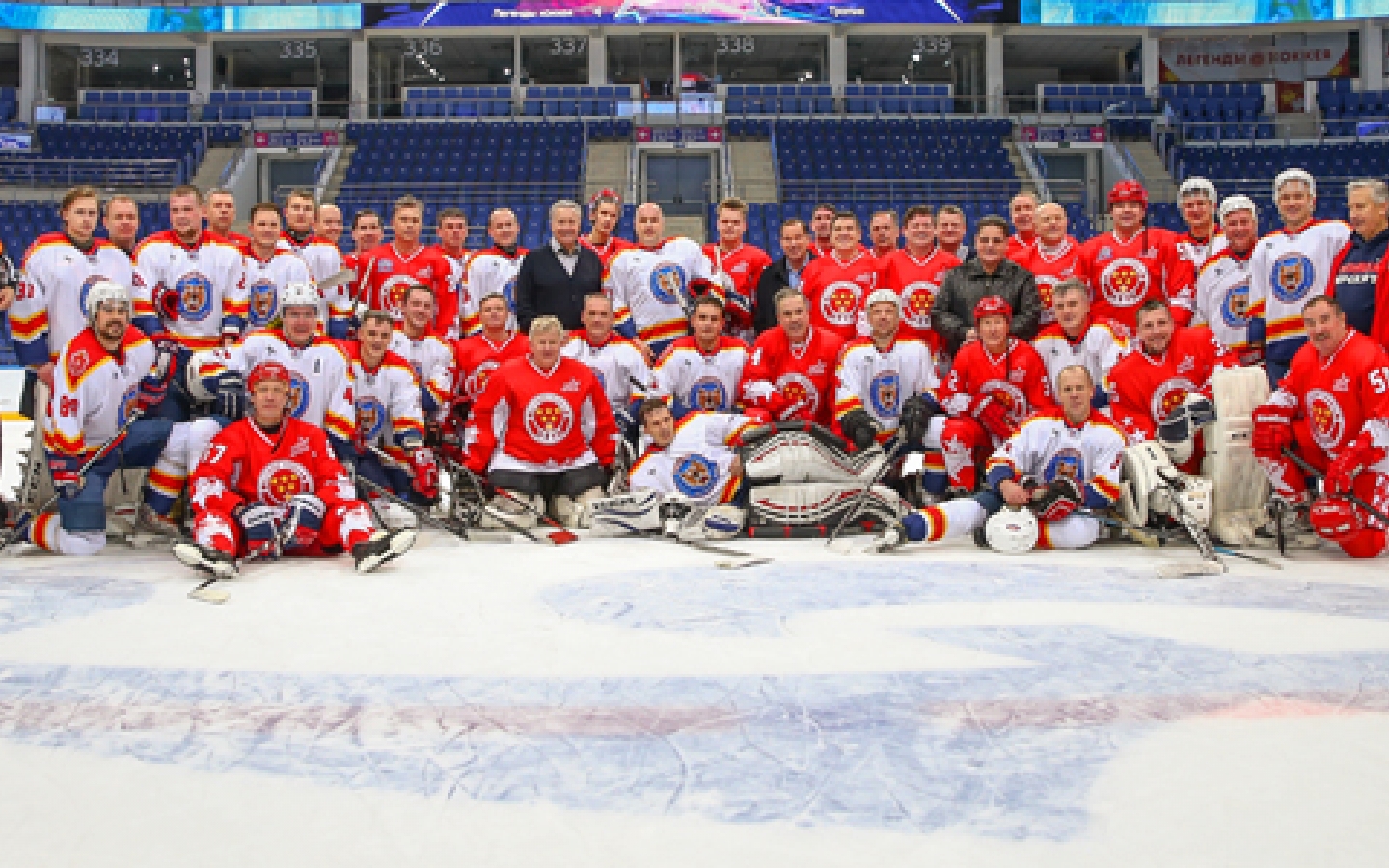 «Легенды хоккея» провели заключительный матч 2015 года