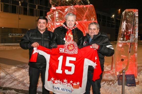 Александр Якушев на выставке «Рекорды спорта»