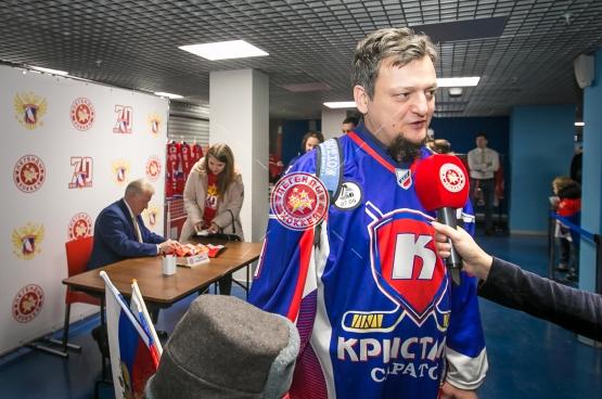 Автограф-сессия В.С. Мышкина на Кубке Первого канала