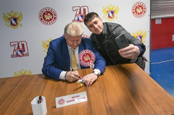 Автограф-сессия В.С. Мышкина на Кубке Первого канала