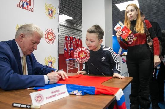 Автограф-сессия В.С. Мышкина на Кубке Первого канала