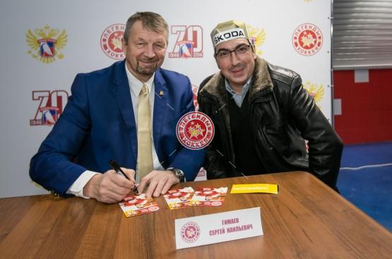Автограф-сессия С.Н. Гимаева на Кубке Первого канала