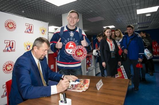 Автограф-сессия С.Н. Гимаева на Кубке Первого канала