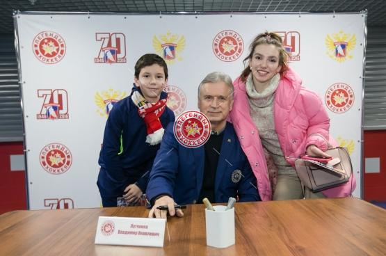 Автограф-сессия В.Я. Лутченко на Кубке Первого канала