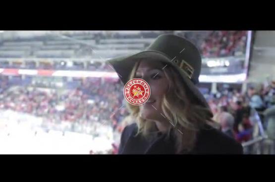 Мария Кожевникова поздравляет Александра Овечкина с первой шайбой на ЧМ-2016 