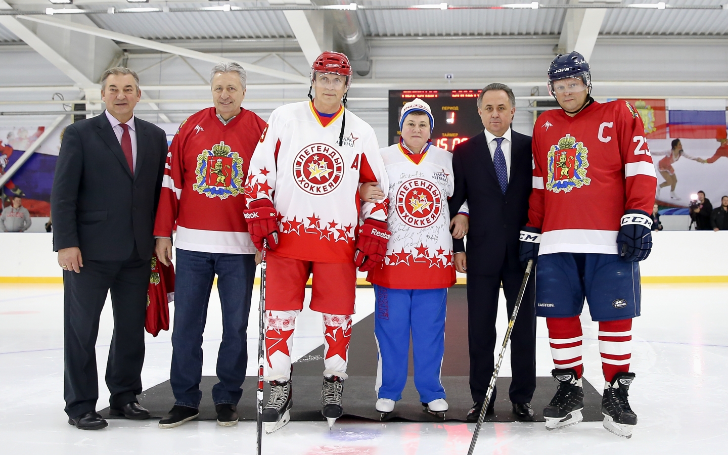  «Регионы развиваются через спорт»: Легенды Хоккея опробовали новый лед в Коврове