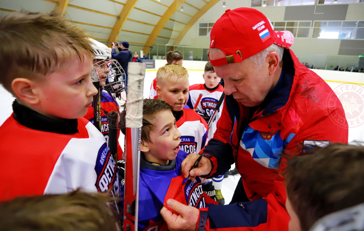 Во Владивостоке и Хабаровске прошли мастер-классы от легенд мирового хоккея