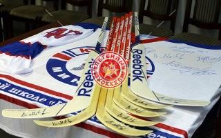 Юных белорусских хоккеистов наградят клюшками с автографами Мышкина
