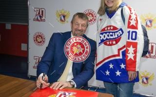 Автограф-сессия С.Н. Гимаева на Кубке Первого канала