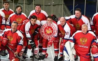 «Легенды хоккея» провели благотворительный матч за полярным кругом
