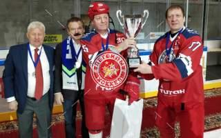 В Омске прошёл матч между «Легендами хоккея» и «Друзьями Титана»