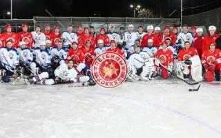 «Легенды хоккея» приняли участие в благотворительном матче.