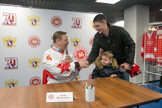 Автограф-сессия Ю.Е. Ляпкина на Кубке Первого канала