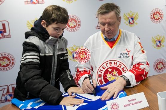 Автограф-сессия Ю.Е. Ляпкина на Кубке Первого канала