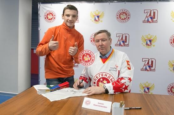 Автограф-сессия Ю.Е. Ляпкина на Кубке Первого канала