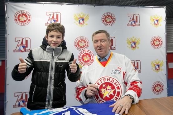 Автограф-сессия Ю.Е. Ляпкина на Кубке Первого канала