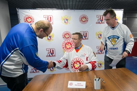 Автограф-сессия Ю.Е. Ляпкина на Кубке Первого канала