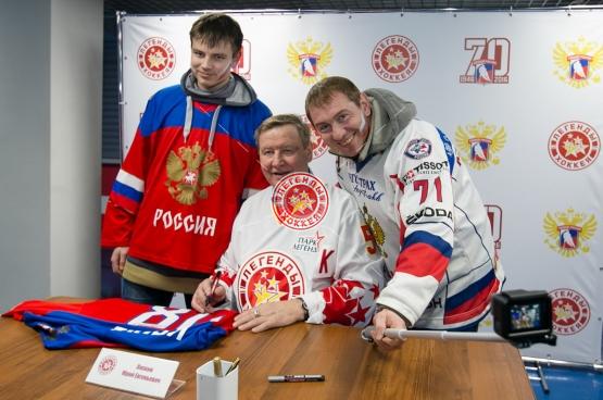 Автограф-сессия Ю.Е. Ляпкина на Кубке Первого канала