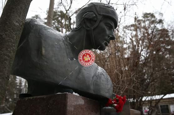 «Легенды хоккея» возложили цветы на могилу Валерия Харламова